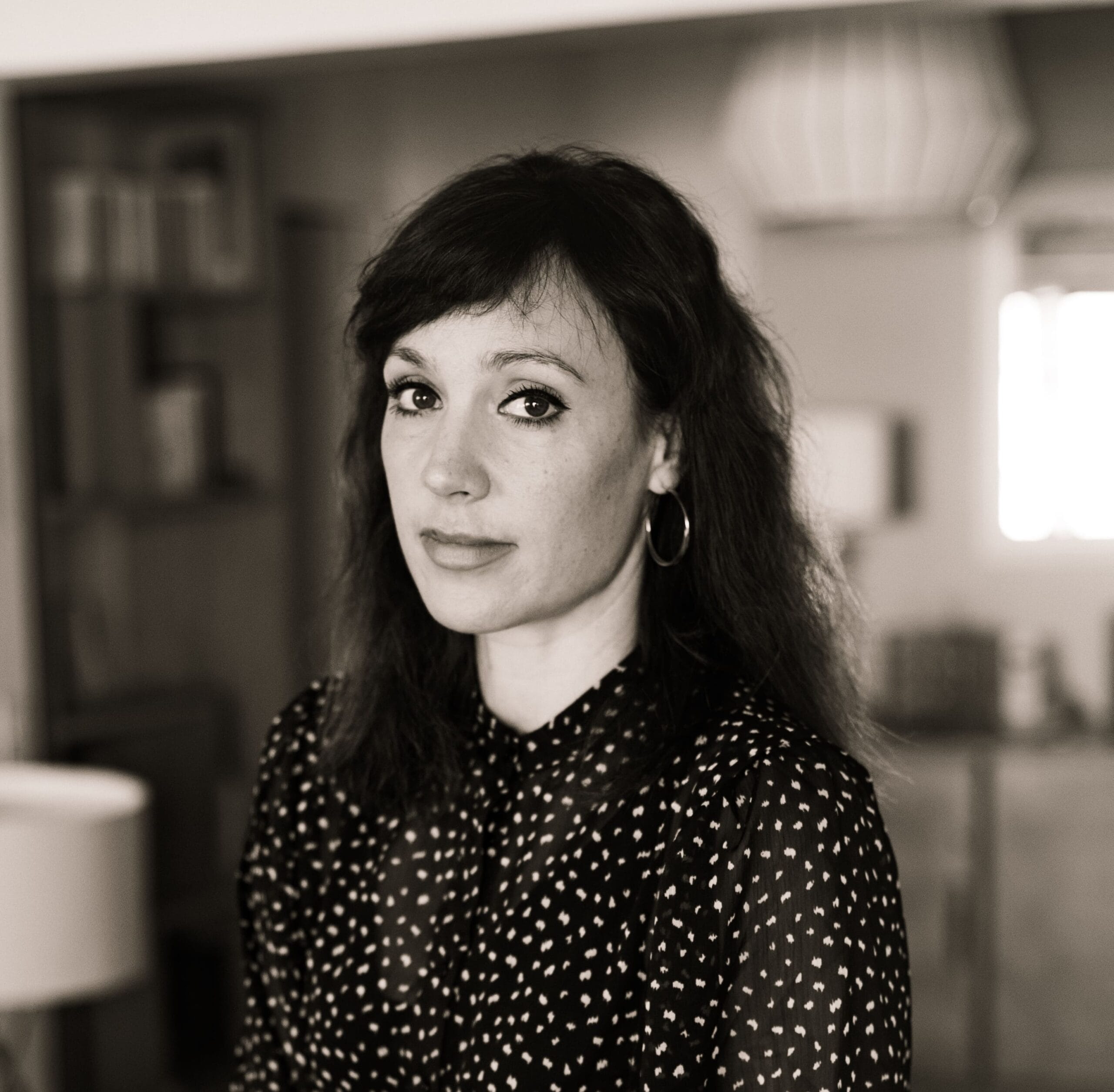 Johanne Miet, graphiste et webdesigner freelance spécialisée en création d'identités visuelles et conception de sites web à Marseille