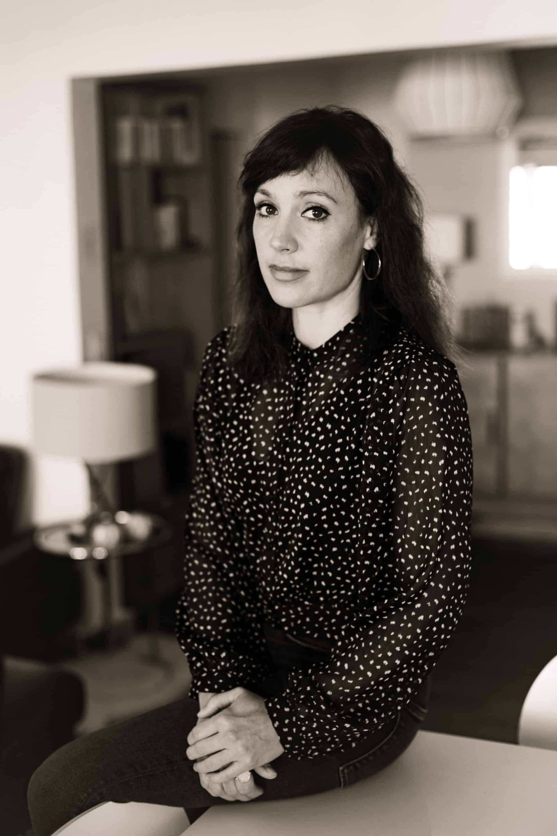 Johanne Miet, graphiste et webdesigner freelance spécialisée en création d'identités visuelles et conception de sites web à Marseille